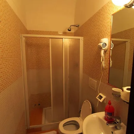 Hollywood Hotel 2*