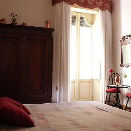 Charming House 2*