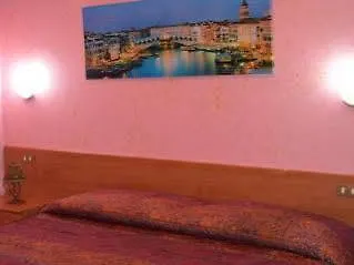 Domus Ferruccio 2* רומא