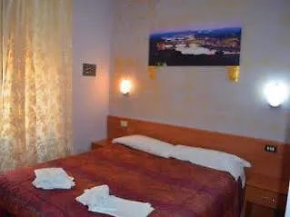 Domus Ferruccio בית הארחה 2*