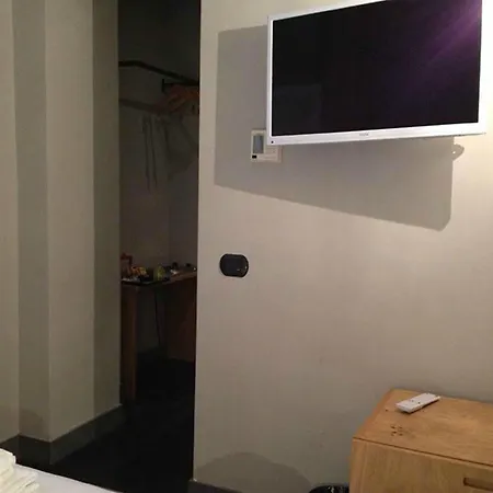 艺术纳沃纳套房 招待所 2*