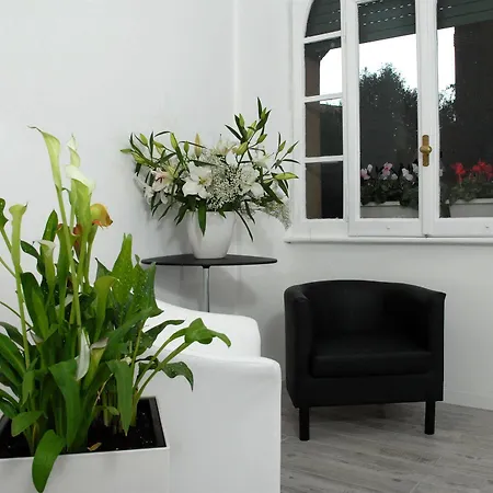 Gardenia Bed & Breakfast 2*
