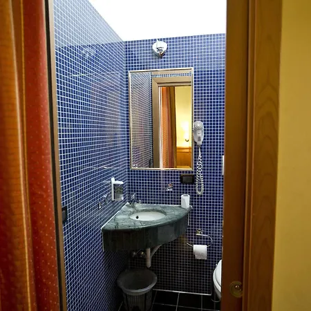 Lella Hotel 2*