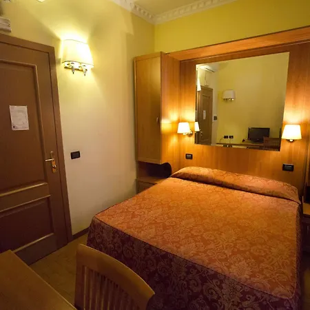 Lella Hotel 2*