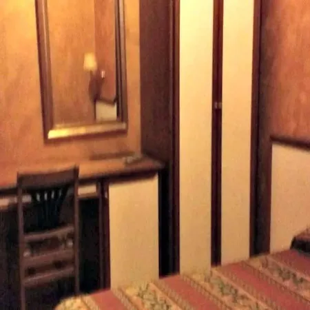 Hotel Lella 2*