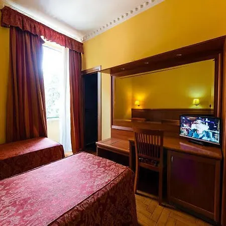 Hotel Lella 2*