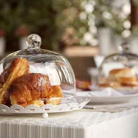 Charme & Chic Bed & Breakfast
