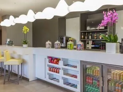 东罗马希尔顿汉普顿酒店 3*