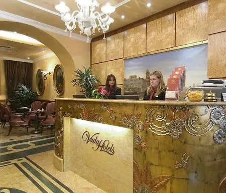 ホムス ホテル 4*