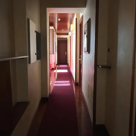 Hotel Divine 2*
