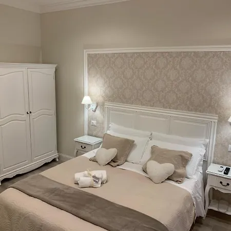 Charme & Chic Bed & Breakfast 2*