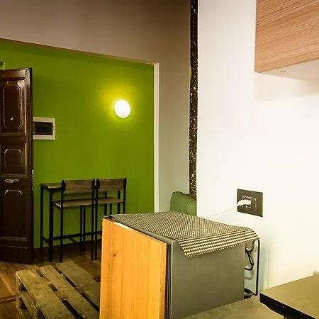 Backpackers Piramide Ostello *