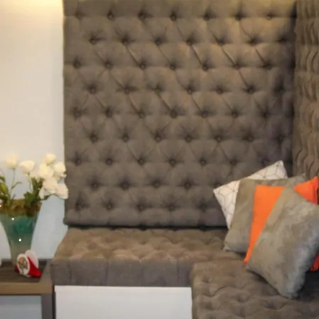 Eighty Four Luxury Affittacamere 3*