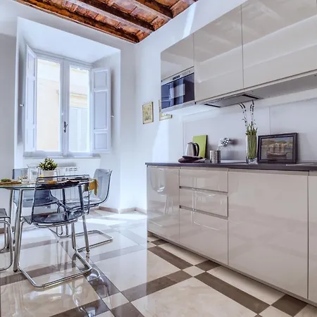 Apartment Flats Via Delle Muratte 2mins To Trevi Fountain Rome