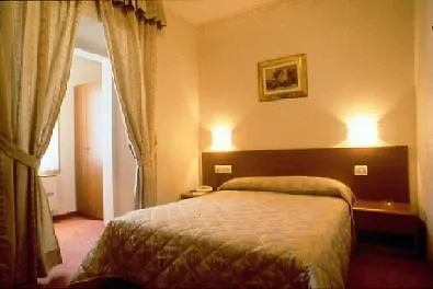 Otel Flower Garden 3*