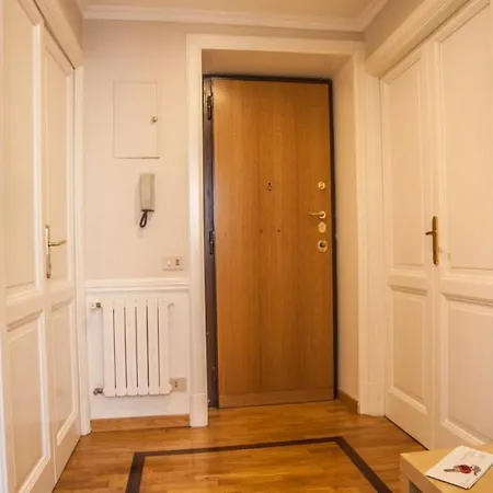 Domus Piramide 2 Apartment *