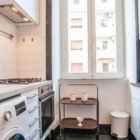 Domus Piramide 2 Apartment *