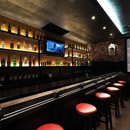 Alessandro Downtown & Bar Hostel *