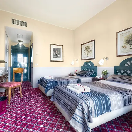 Hotel Grand Colony 3*