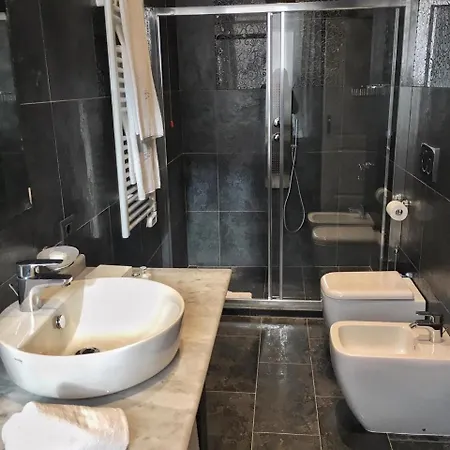 Via Veneto 3* ローマ