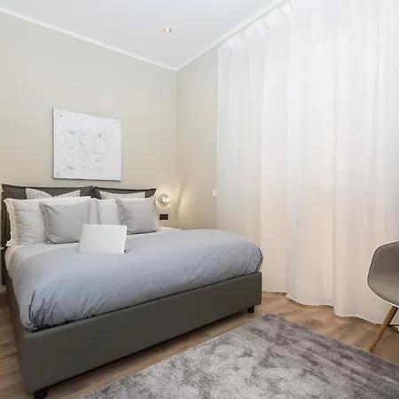126 Gracchi 2* Roma