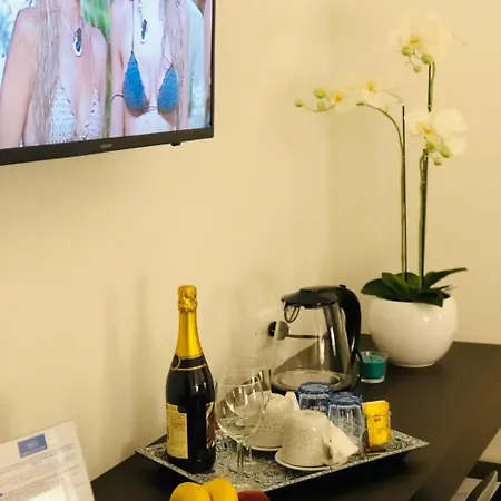 Kambal Luxury Pensión *