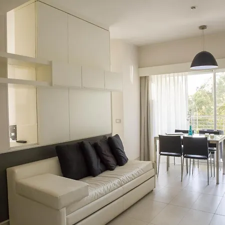 Lungotevere 2* Рим