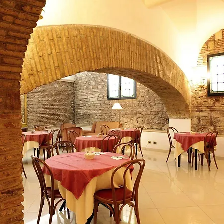 Della Torre Argentina Рим