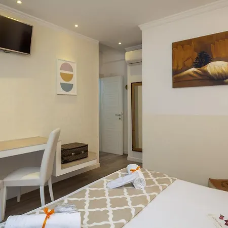 Zefiro Home Bed & Breakfast Rome