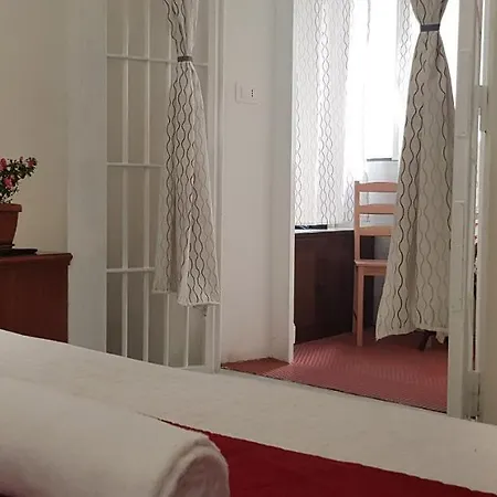 Friend House Rome