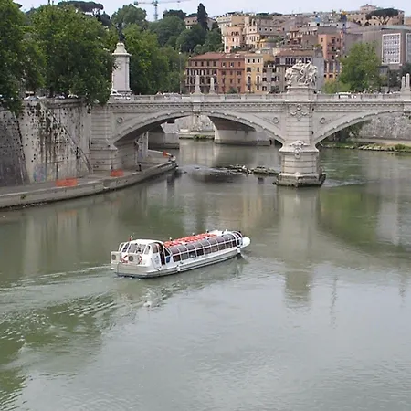 Al Colonnato Di San Pietro