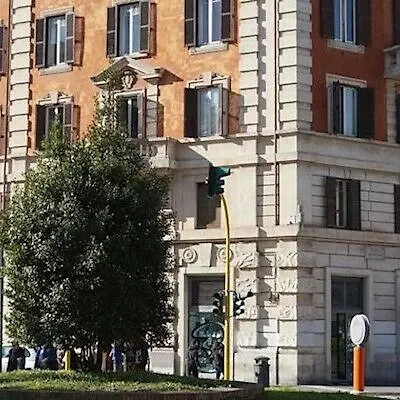 Laura Hotel 3*