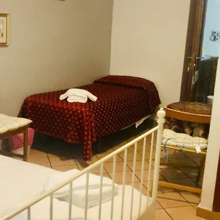 Parisa Guest house