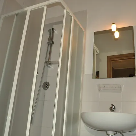 Romerooms 3*