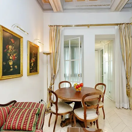 Unique Spanish Steps Apartment Rome