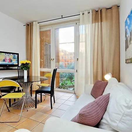 Unique Spanish Steps Apartment