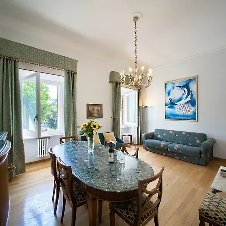 Unique Spanish Steps Apartment