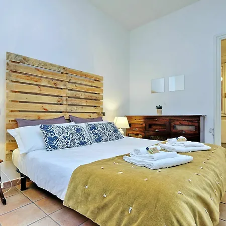 Unique Spanish Steps Apartment