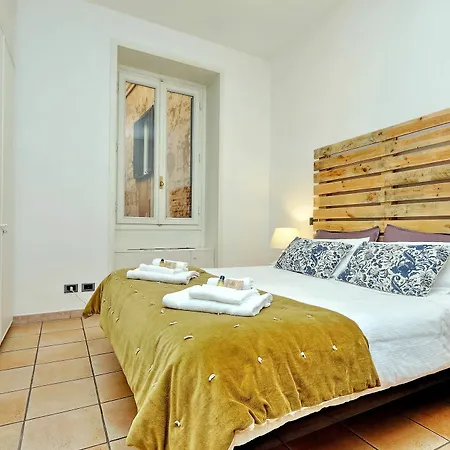 Unique Spanish Steps Apartment *