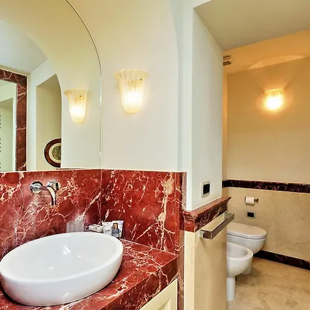 Unique Spanish Steps Apartment *