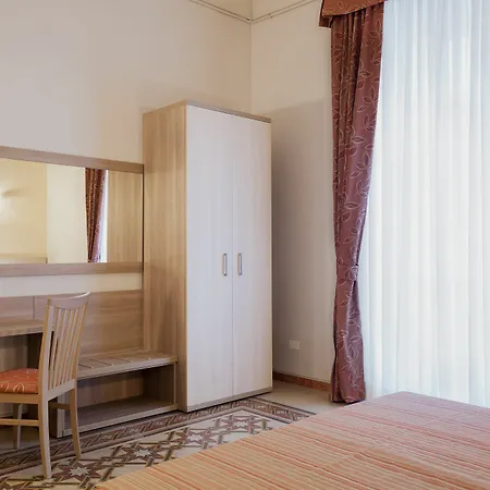Domus Napoleone 3* Rome