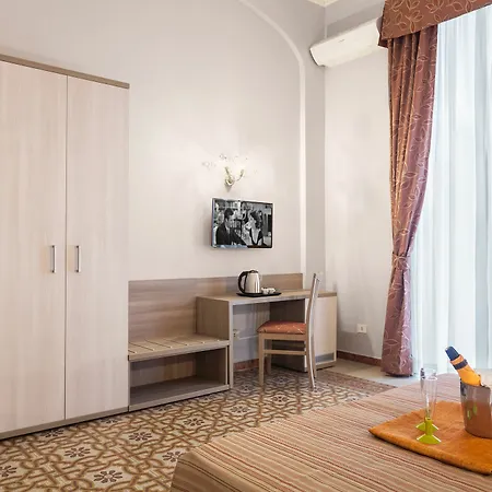Domus Napoleone 3* Rome