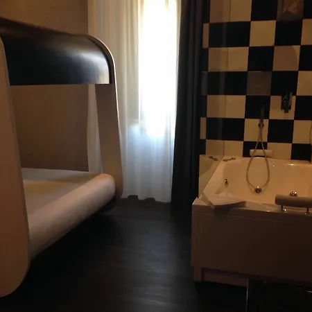 Irooms Station Affittacamere 4*