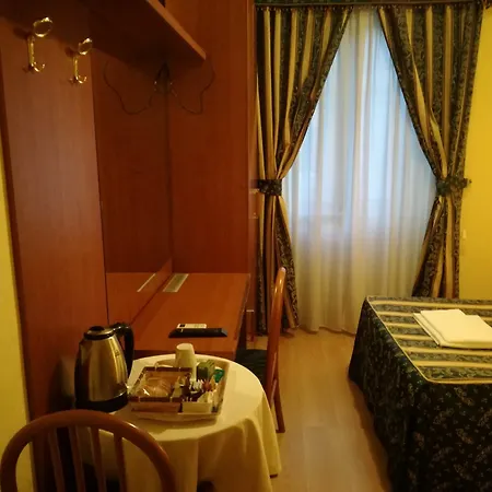 La Casa Dell'arte 2* Rome