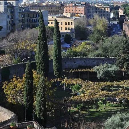 Domus Sessoriana Bed & Breakfast 3*