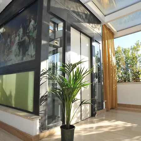 Domus Sessoriana 3*