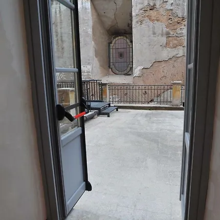 Bed & Breakfast Domus Sessoriana 3*