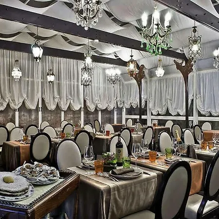 Caravel Отель 4*