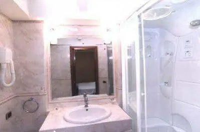 Luxury H 2000 לינה וארוחת בוקר