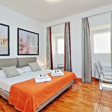 Piazzetta Margutta Apartamento *
